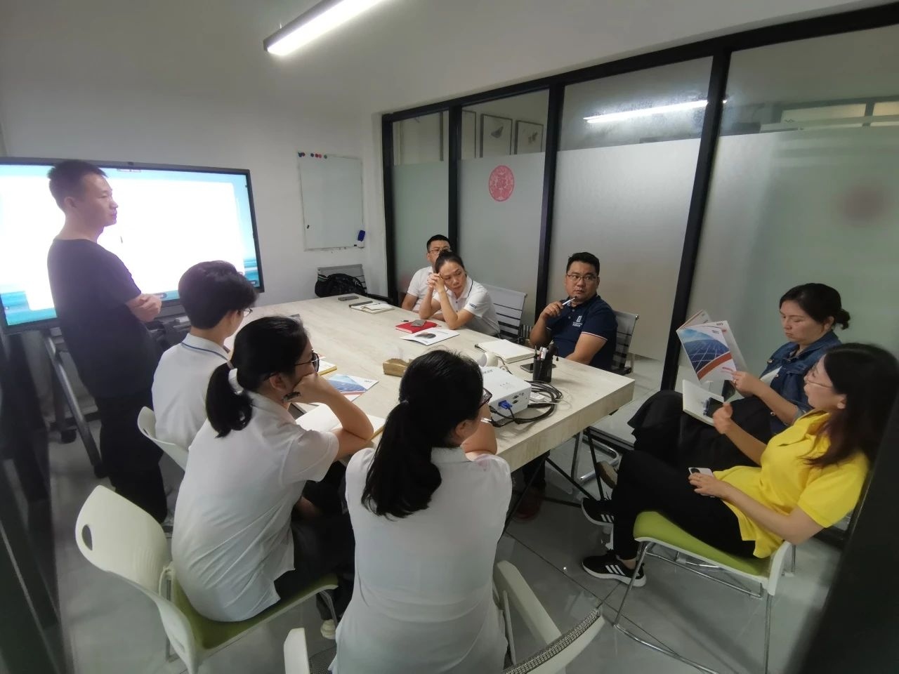 光伏儲(chǔ)能 | 鈺程科技攜手綠陽新能源開展新能源專業(yè)知識(shí)培訓(xùn)交流